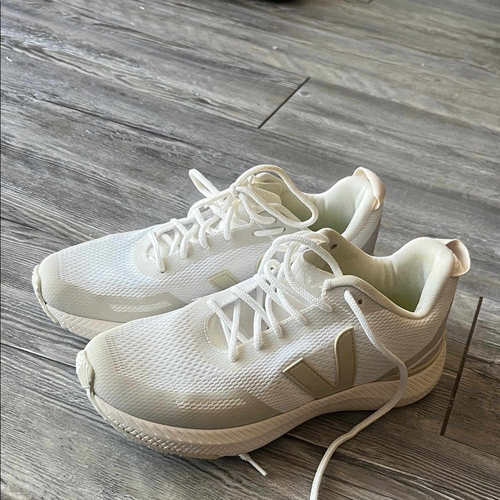 Veja White and Cream Women's Sneakers